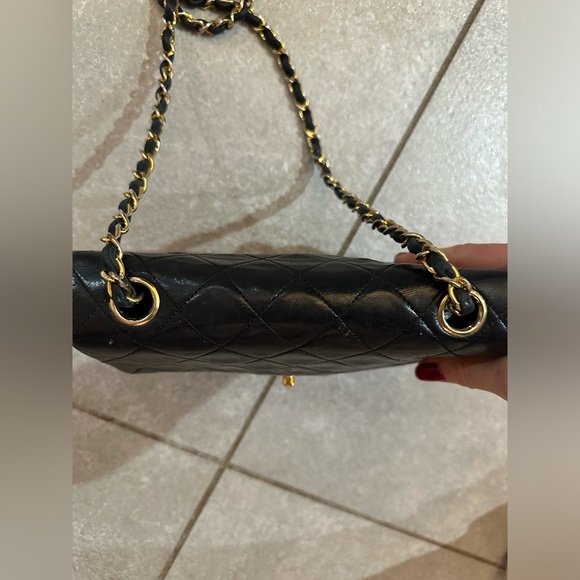 **AUTHENTIC** Chanel vintage classic flap bag in black - Picture 5 of 16